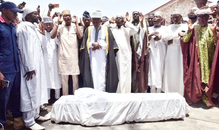 Buhari, Tinubu, govs, monarchs mourn as Alaafin dies at 83, buried